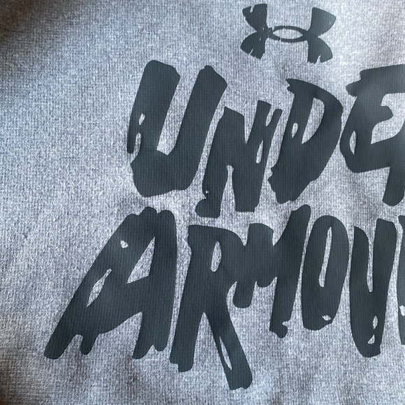 Under Armour sweatshirt size YMD. Approximately 21 inches long. Nice condition - Picture 5 of 7